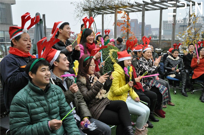 香蕉成人在线网站欧迪办公家具员工生日主题会13