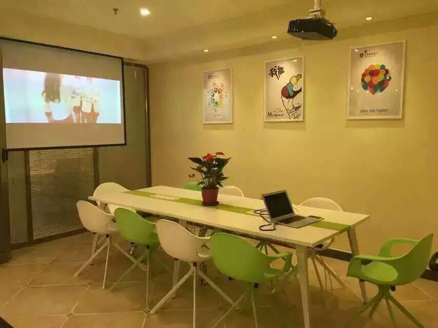 香蕉成人在线网站欧迪一开工便收到客户发来的办公家具实景照
