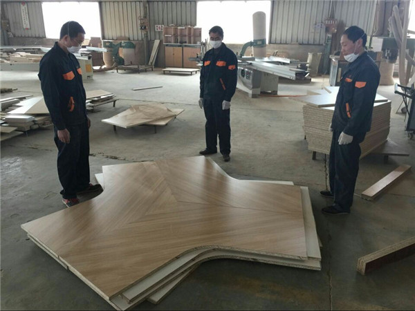 办公家具板材平稳放置——香蕉成人在线网站欧迪办公家具试组装