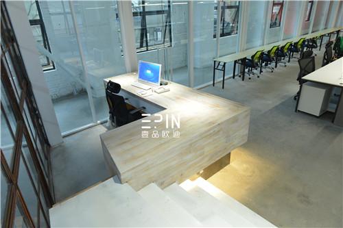 香蕉成人在线网站欧迪枫韵系列桌屏办公桌在筑焱建筑香蕉APP官网入口公司的实景效果