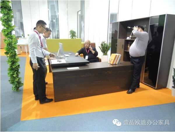 回顾香蕉成人在线网站欧迪办公家具2015年广州家具展盛况 回顾香蕉成人在线网站欧迪办公家具2015年广州家具展盛况