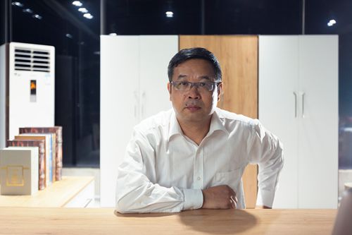 香蕉成人在线网站欧迪办公家具董事长张晓帆